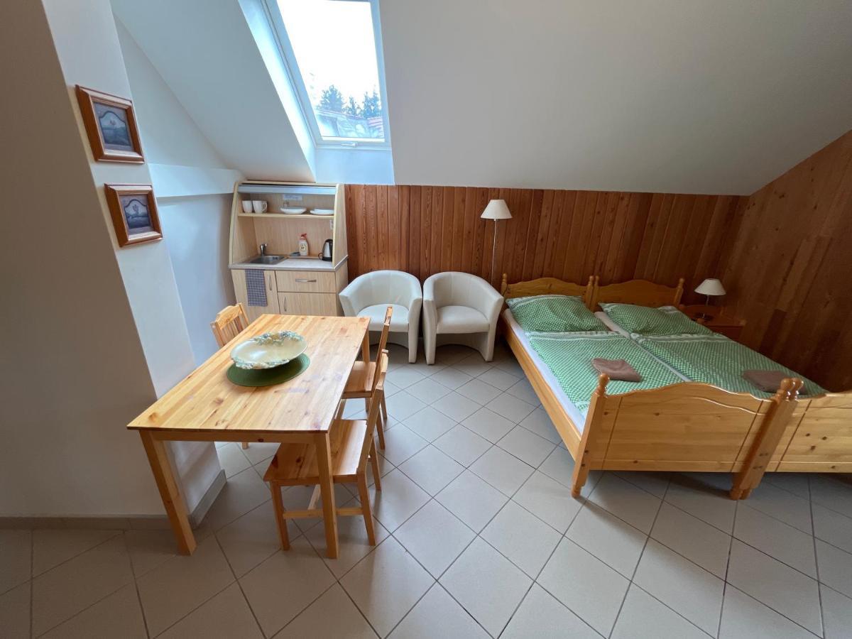 Sokoli Hnizdo Hotel Hlaska Bagian luar foto