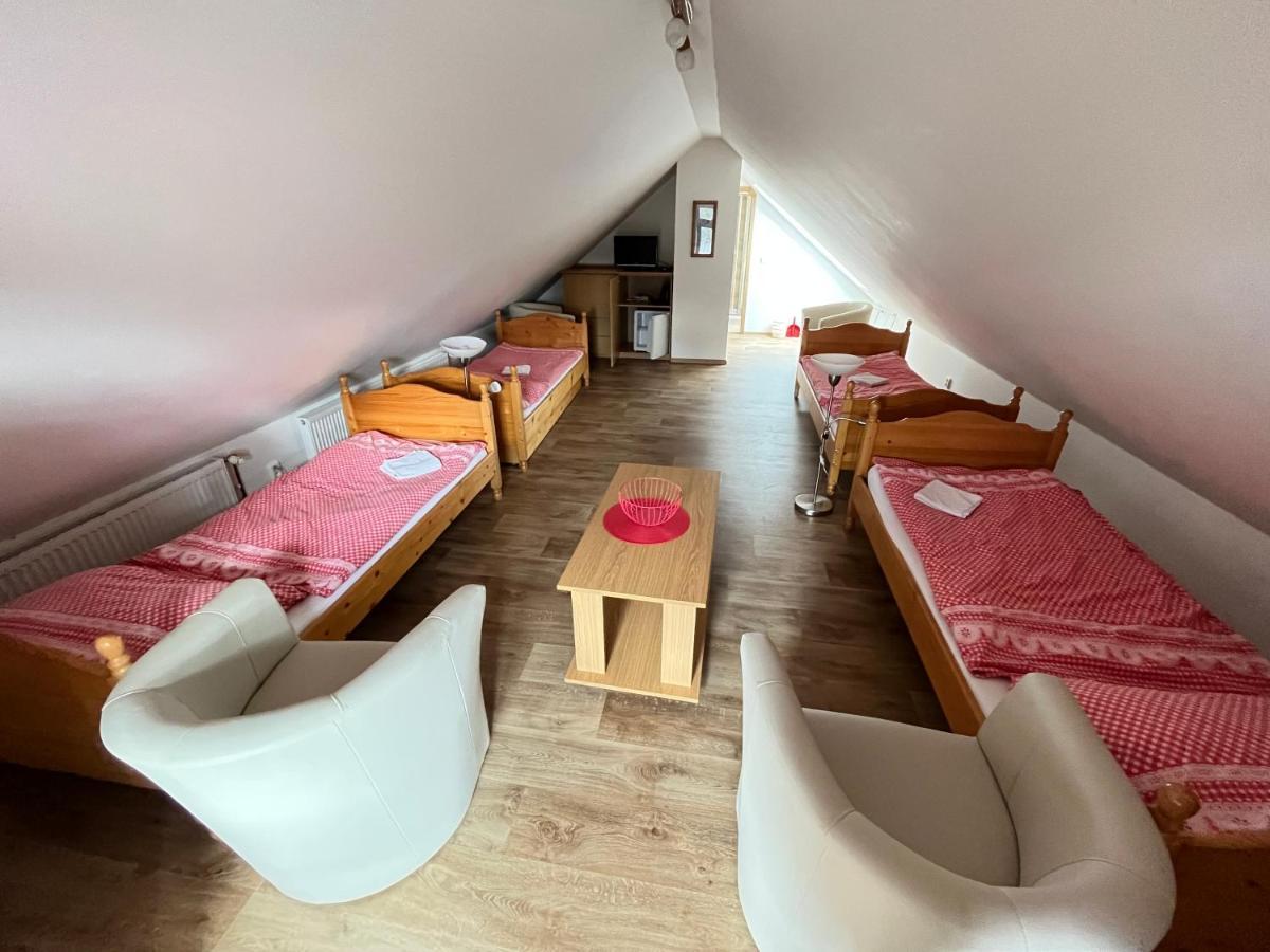 Sokoli Hnizdo Hotel Hlaska Bagian luar foto