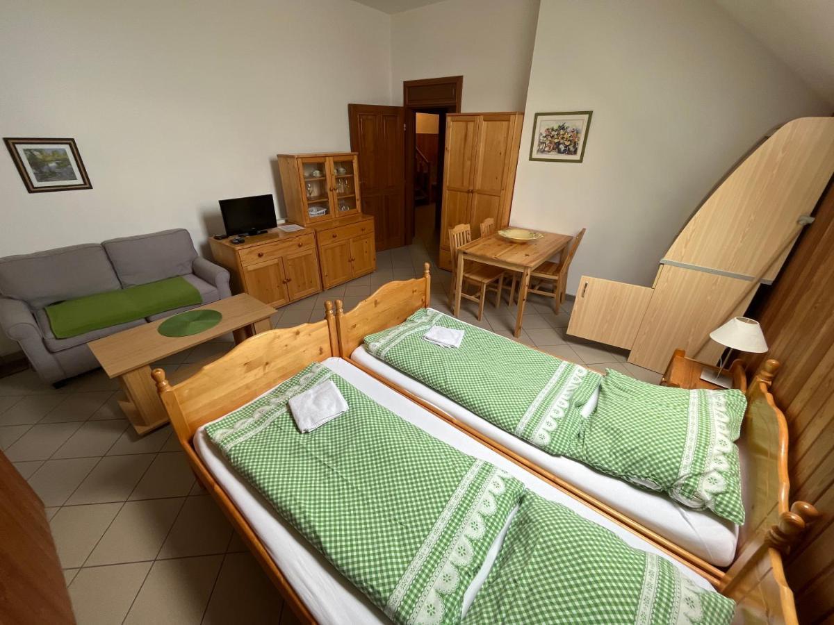 Sokoli Hnizdo Hotel Hlaska Bagian luar foto