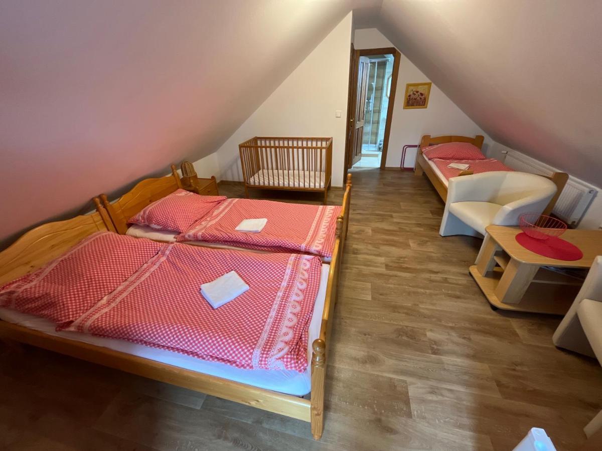 Sokoli Hnizdo Hotel Hlaska Bagian luar foto